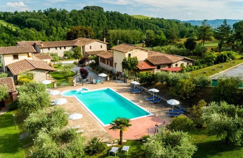 Ramazzano House | Secluded Mansion in Perugia with Hot Tub