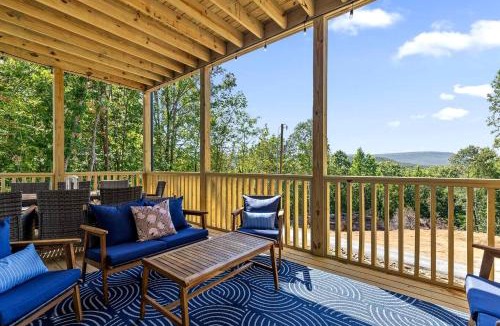 Rossville House | Secluded Modern Cabin with Hot Tub and Mountain Views near Fairview, Georgia