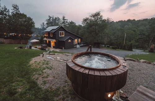 Catskill Cabin | Secluded, Modern retreat with Cedar Hot Tub
