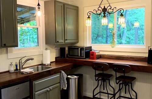 Laurel Ridge Cabin | Secluded Mountain Cabin Retreat with Scenic Woodland Views near Black Mountain, NC