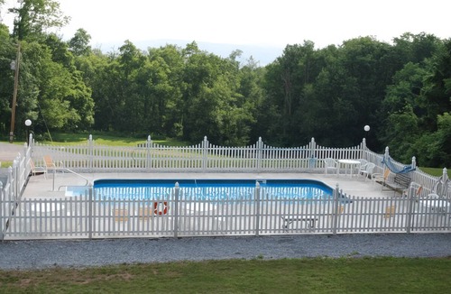 Robertsdale Cabin | Secluded Mountain Cabin Getaway Near Raystown Lake : Sleeps 6 + Pool & Fire Pit