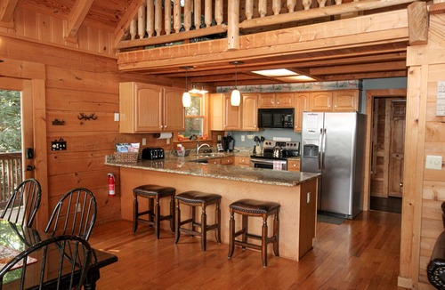 Wears Valley Cabin | Secluded Mountain Cabin, Amazing Views, Hot Tub,2 Miles to the GSM National Park