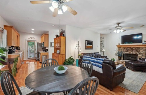 Dahlonega Cabin | Secluded Mountain Cabin Getaway: Dahlonega Charm & Views!