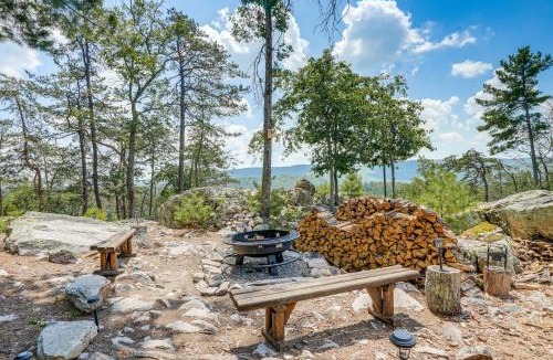 Wardensville House | Secluded Mountain Cabin in Wardensville!