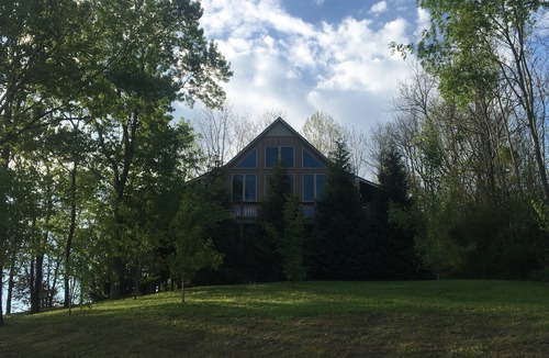 Watertown Cabin | Secluded Mountain Cabin w/hot tub-Nashville TN-Pet and Kid friendly