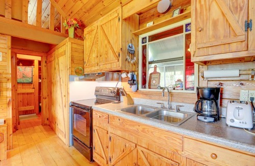 Warne House | Secluded Mountain Cabin w/Decks + Gazebo!