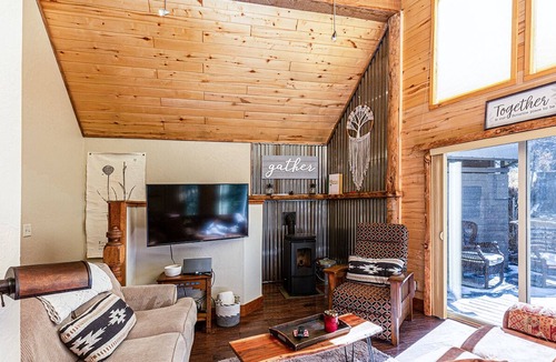 Durango House | Secluded Mountain Cabin - Hot Tub - 20 Min to Downtown Durango