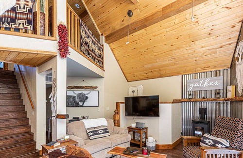 Durango House | Secluded Mountain Cabin - Hot Tub - 20 Min to Downtown Durango