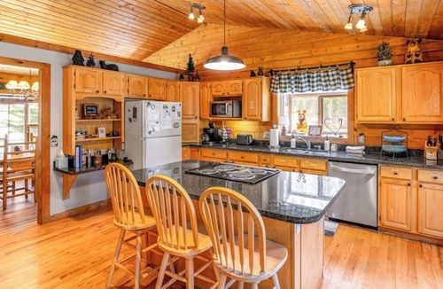 Breckenridge House | Secluded mountain home with all-wood interior & washer/dryer - dog-friendly