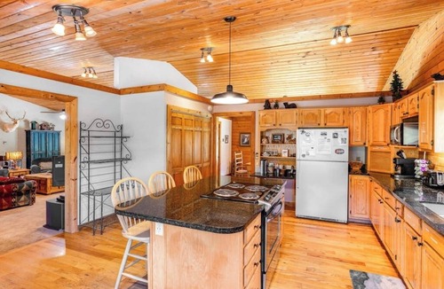 Breckenridge House | Secluded mountain home with all-wood interior & washer/dryer - dog-friendly