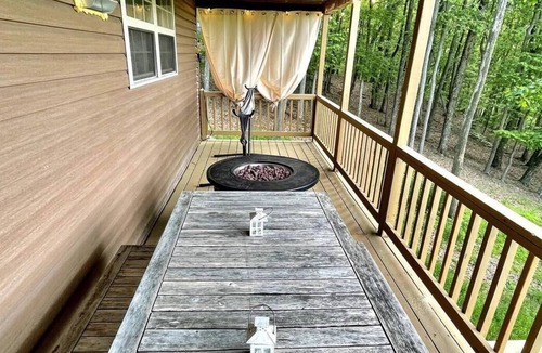 Points Cabin | Secluded Mountain Top Cabin with Hot tub & Pool Table!