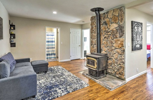 Douglas City House | Secluded Mountain Home near River - Dog-Friendly