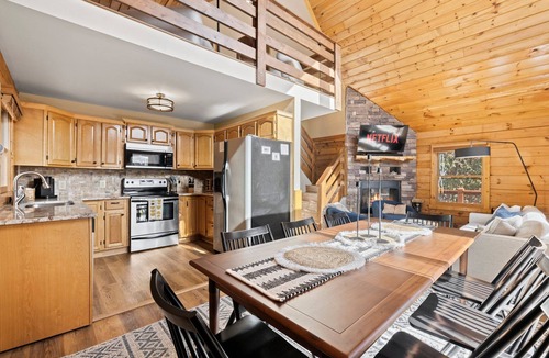 Sheepback Mountain Estates Cabin | Secluded Mountain Retreat perfect for nature lovers,Hot Tub, 20 mins from skiing