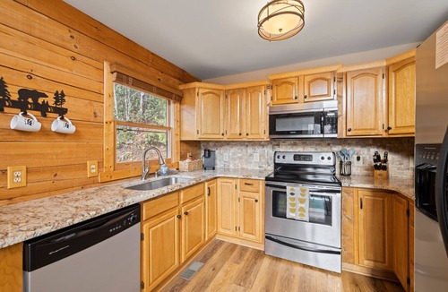 Sheepback Mountain Estates Cabin | Secluded Mountain Retreat perfect for nature lovers,Hot Tub, 20 mins from skiing