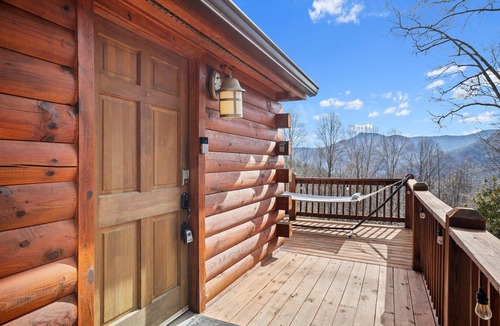 Sheepback Mountain Estates Cabin | Secluded Mountain Retreat perfect for nature lovers,Hot Tub, 20 mins from skiing