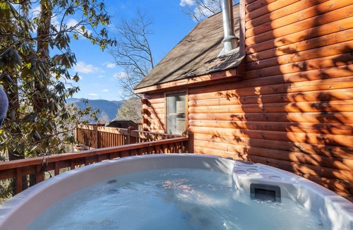 Sheepback Mountain Estates Cabin | Secluded Mountain Retreat perfect for nature lovers,Hot Tub, 20 mins from skiing