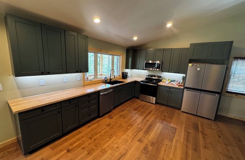 Marion House | Secluded Mountainside 3 Bedroom Home