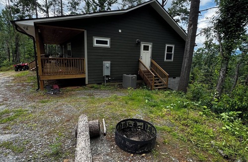 Marion House | Secluded Mountainside 3 Bedroom Home