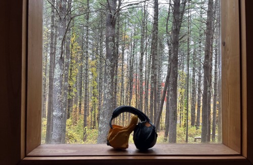 Sheffield House | Secluded Mountainside House with Outdoor Sauna, Surrounded by Trees.