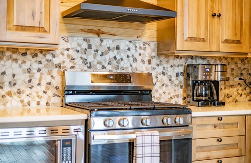 Bruno Cabin | Secluded mountaintop cabin, 40 acres, views of Buffalo River from hot tub