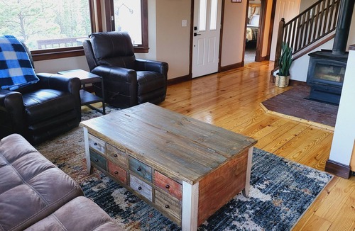 Divide Cottage | Secluded National Forest Home with Hot tub & Game Room