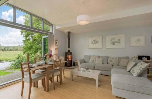 Godshill House | Secluded, New Forest Riverside Lodge
