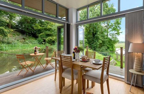Godshill House | Secluded, New Forest Riverside Lodge