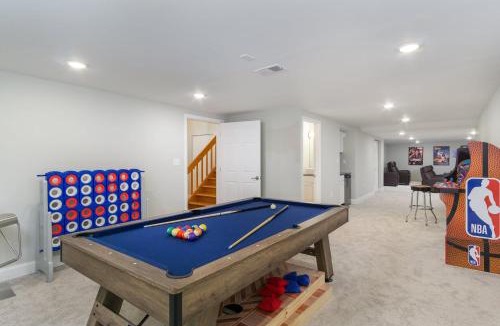 Fairview House | Secluded Oasis in Asheville! Game Room, Movie Theater, and Hot Tub * 20 min to Biltmore!