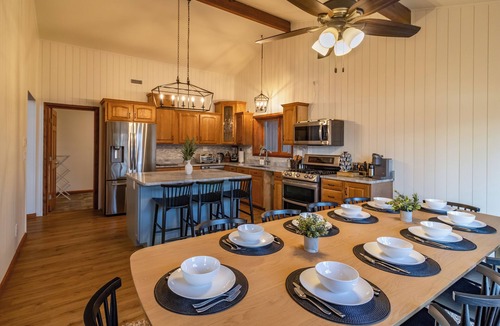 Hancock House | Secluded Oceanfront Chalet: Hot tub, Game Room, Arcade