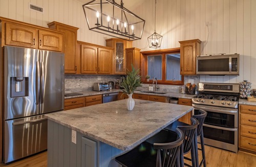 Hancock House | Secluded Oceanfront Chalet: Hot tub, Game Room, Arcade