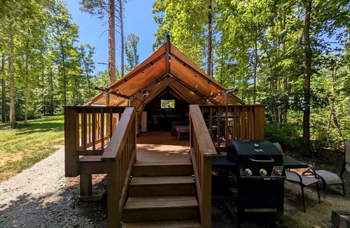 Coalmont RV Rental | Secluded Off-Grid Glamping Tent with Private Bathhouse Near The Caverns & Waterfalls – Coalmont, Tennessee