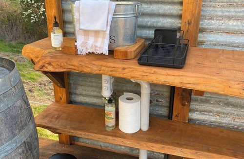 Lilydale RV Rental | Secluded off grid romantic hideaway with stunning views