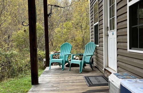 Scottown Cabin | Secluded Off-Grid Cabin with Waterfall & Hiking Trails Near Rome Township, OH