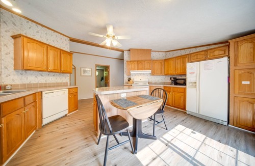 Dorset House | Secluded Ohio Getaway on 65 Acres!