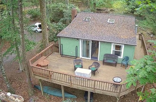 Aspers Cabin | Secluded Orchard Cabin | Mountain Views, Wineries, & Peaceful Escape