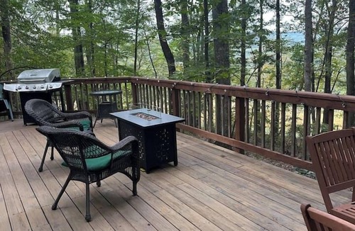Aspers Cabin | Secluded Orchard Cabin | Mountain Views, Wineries, & Peaceful Escape