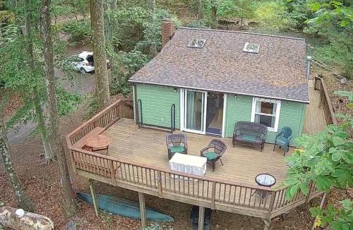 Aspers House | Secluded Orchard Cabin Mountain Views, Wineries, & Peaceful Escape