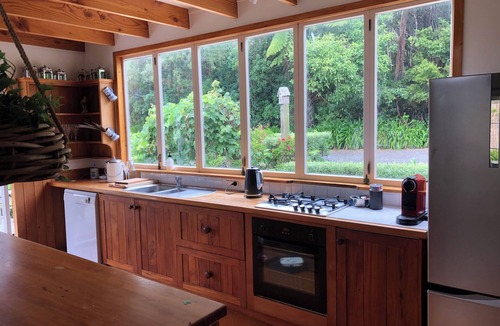 Tataraimaka Cottage | Secluded peaceful romantic cottage , set in beautiful gardens next to beach.