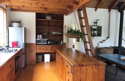 Tataraimaka Cottage | Secluded peaceful romantic cottage , set in beautiful gardens next to beach.