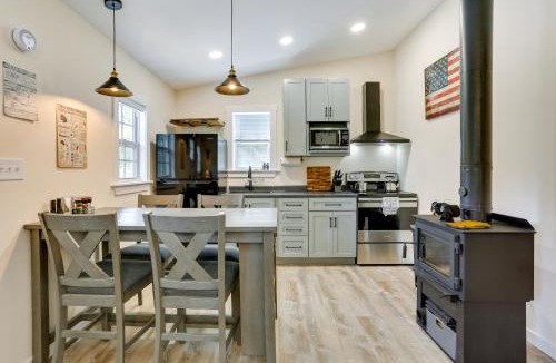 East Stroudsburg House | Secluded Poconos Cabin: 75 Acres & Fire Pit!