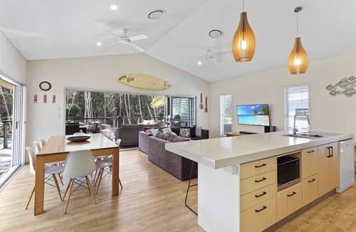 Amity Point House | Secluded & Private Stunning Beach House