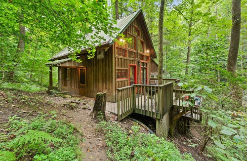 Campton Cabin | Secluded Red River Gorge Pet-Friendly Cabin on 6 acres