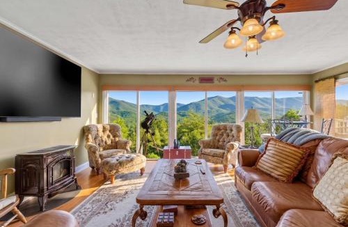 South Fork Ski Chalet | Secluded Retreat Endless Mtn Views Rushing Stream