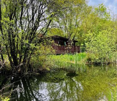 Pocklington Ski Chalet | Secluded Rustic Cabin - A Digital Detox Paradise.