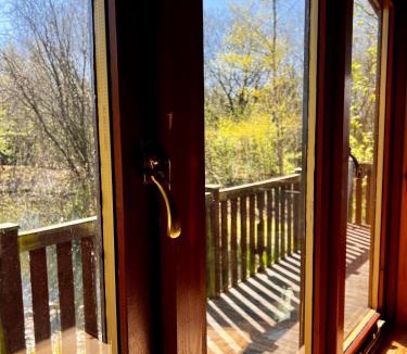 Pocklington Ski Chalet | Secluded Rustic Cabin - A Digital Detox Paradise.