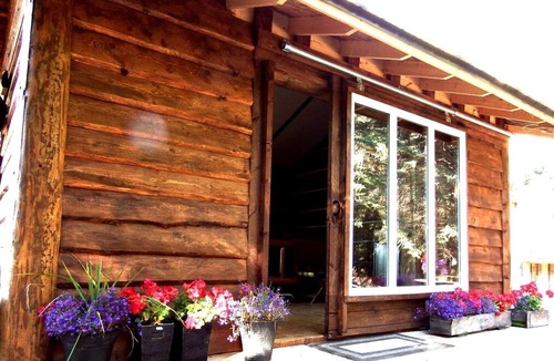 Alberta Cabin | Secluded Rustic Cabin for a Romantic Retreat near Sundre, Alberta