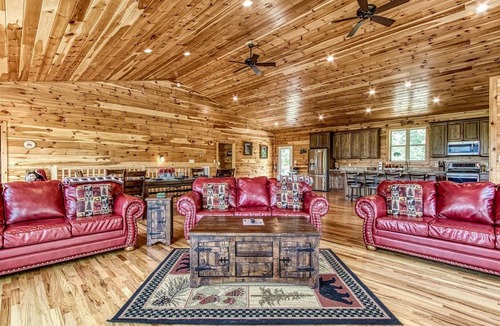 Gatlinburg Cottage | Secluded Rustic Cottage in Gatlinburg, Tennesee - Ideal Spot for a Family Vacation in the Great Smoky Mountains National Park
