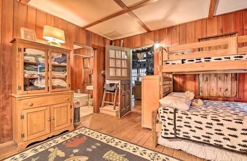 Lake Harmony Cabin | Secluded & Rustic Lake Harmony Cabin w/Fire Pit!