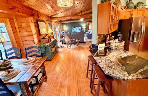 Logan House | Secluded Rustic-Chic Cabin/3BR/2BA/Hocking HIlls