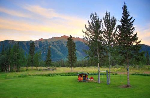 Mentasta Lake House | Secluded Rustic Wilderness Lodge & Cabin Retreat with Private Lake, Sauna & Adventure Trails near Tok, Alaska